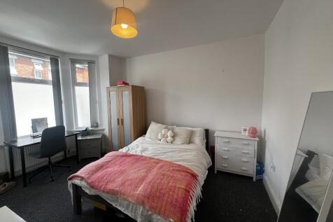 6 Bedroom end terrace house - HMO