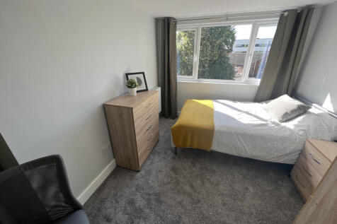 4 Bedroom end terrace house - HMO