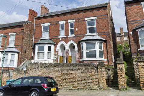 6 Bedroom semi-detached house - HMO