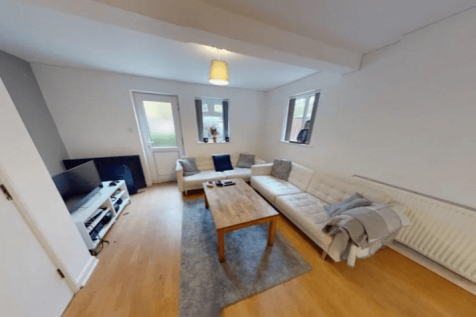 6 Bedroom semi-detached house - HMO