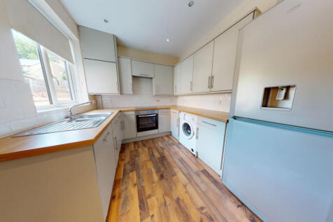 5 Bedroom semi-detached house - HMO