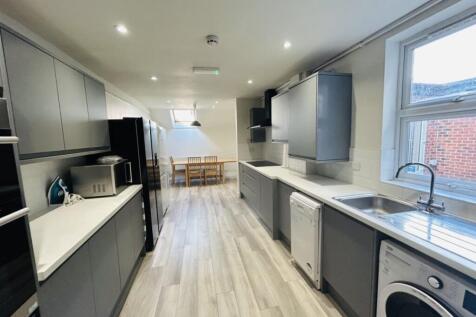 6 Bedroom semi-detached house (HMO)