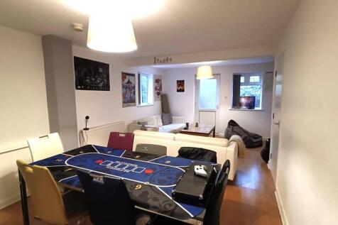 6 Bedroom semi-detached house - HMO