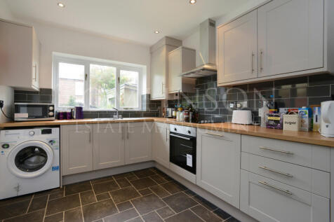 4 Bedroom semi-detached house - HMO
