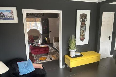 Living Room 2.jpg