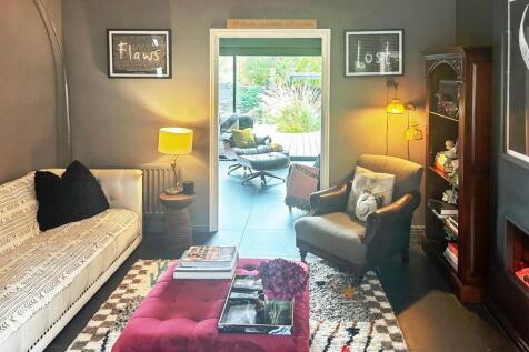 Living Room-38438252.jpg