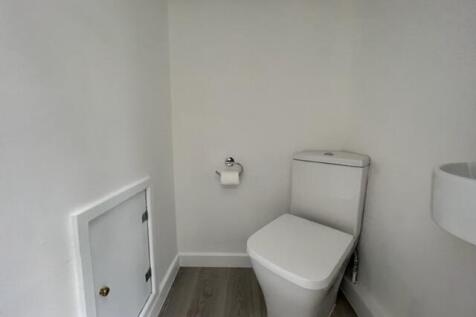 Cloakroom/wc