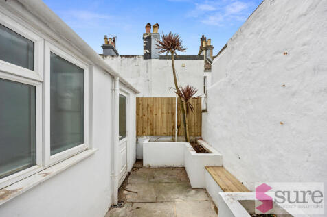Courtyard garden