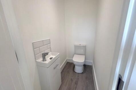 Cloakroom/wc