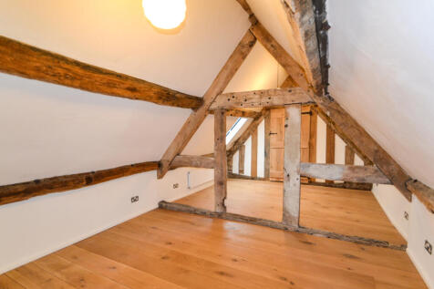 Attic Room4