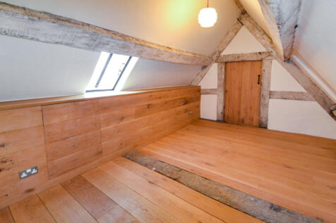 Attic Room6