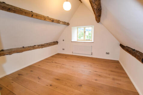 Attic Room3