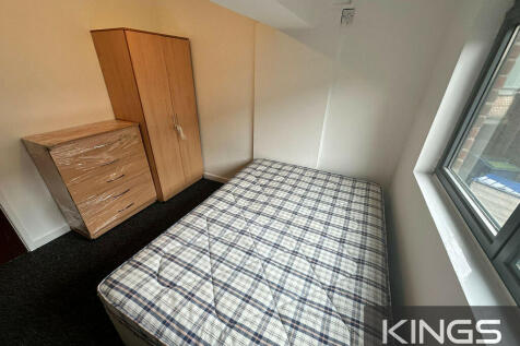 Flat L Mede House...