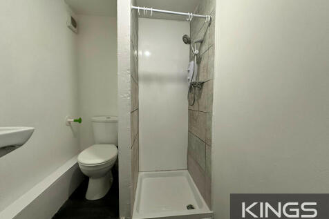 Flat L Mede House...