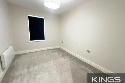 flat 6 11 lawn rd...