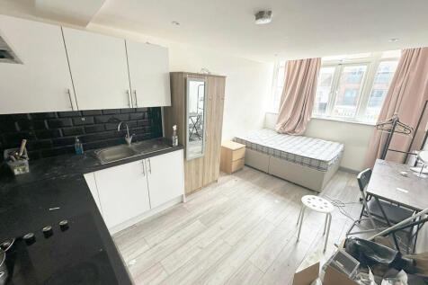 Flat 4, 43 London...