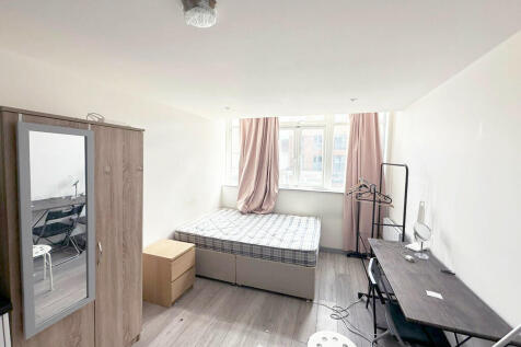 Flat 4, 43 London...