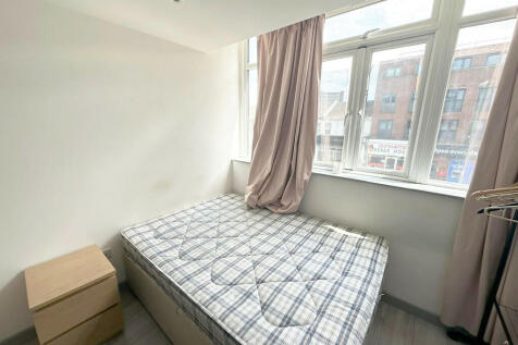 Flat 4, 43 London...