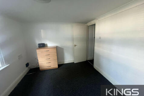 8b Cranbury Place...