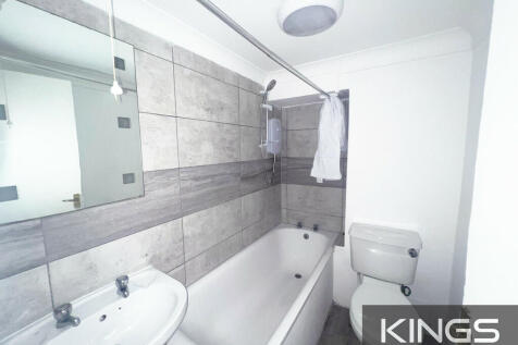 8b Cranbury Place...