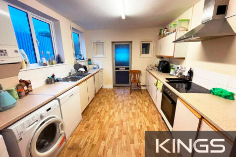 24 Broadlands Rd ...