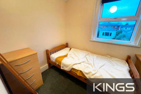 24 Broadlands Rd ...