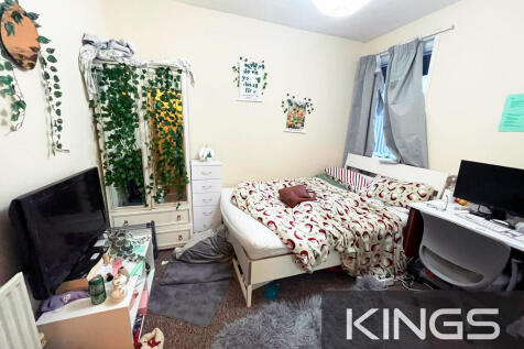 24 Broadlands Rd ...