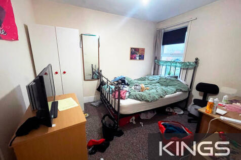 24 Broadlands Rd ...