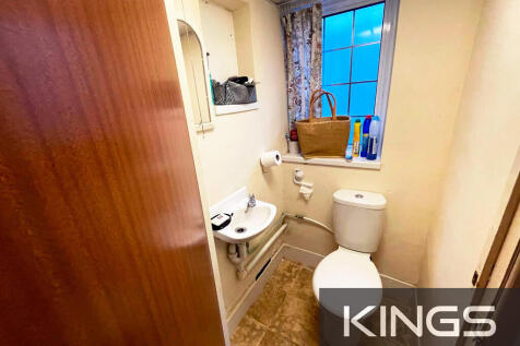 24 Broadlands Rd ...