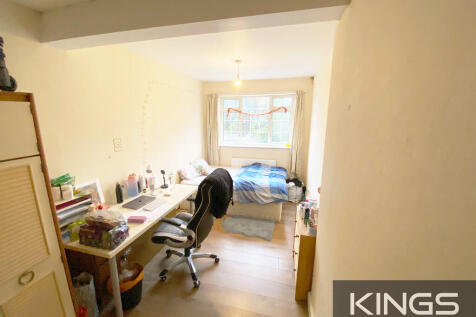 43 Blenheim grds ...