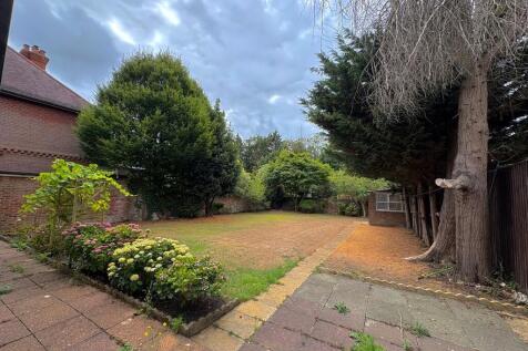 PHOTO-2025-08-07-...