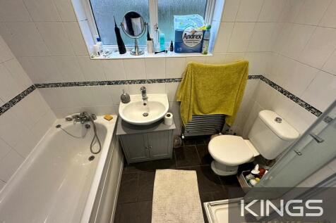 family bathroom 1...