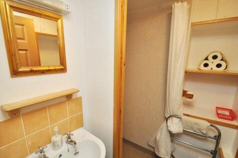 Hostel Shower Room 2