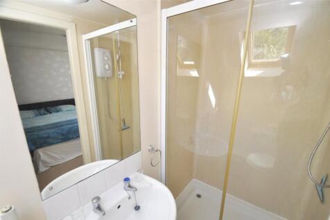 Bedroom 2 Ensuite