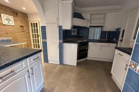 kitchen 2.jpg