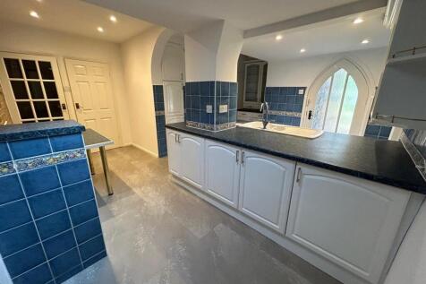 Kitchen3.jpg