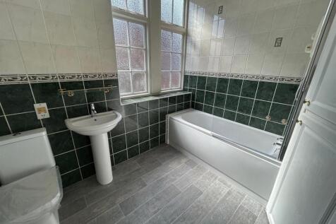further bathroom.jpg
