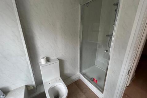 Bathroom (2).jpg