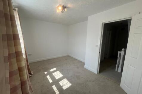 Bedroom diff angle.jpg