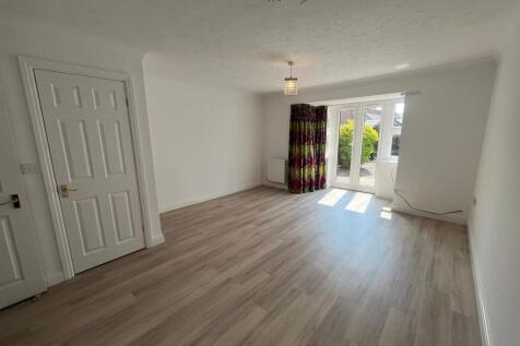 Living room differnt angle.jpg