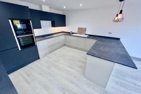 Kitchen 2.jpg