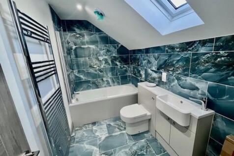 Bathroom 1.jpg