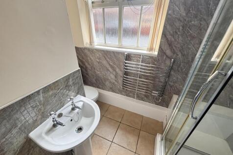 Bathroom..jpg