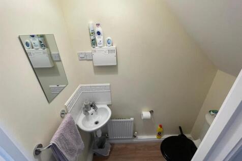 Downstairs toilet.jpg