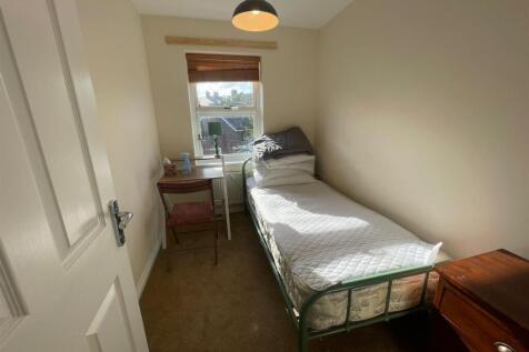 Small bedroom.jpg