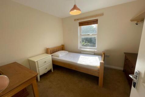 Secnd bedroom.jpg