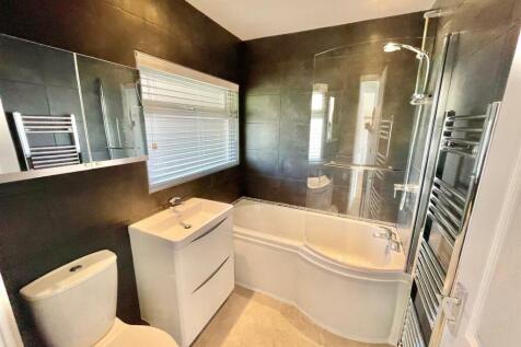 39 Brookside Bathroom.jpg