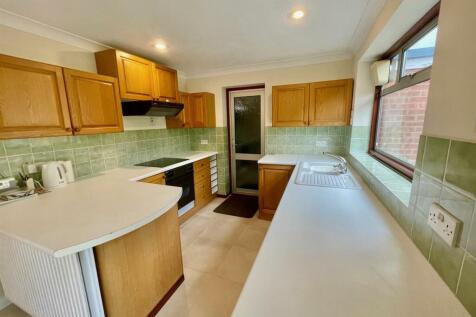 Kitchen 1.jpg
