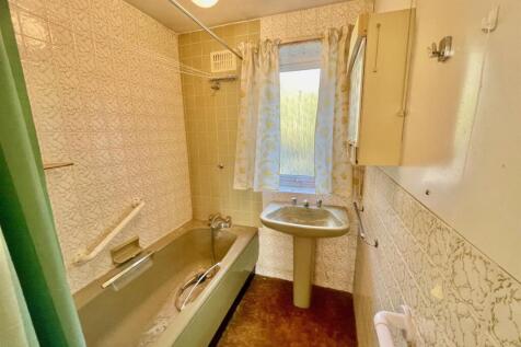 20 Mandeville Bathroom.jpg