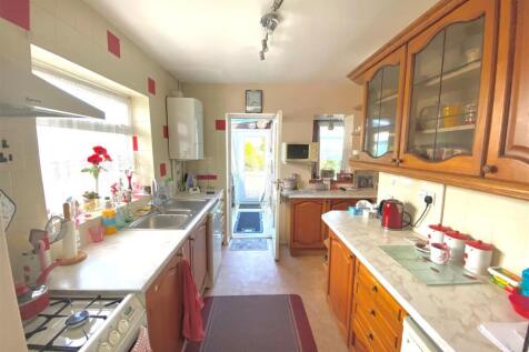 Kitchen 1.jpg